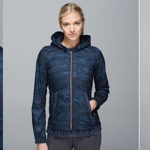 lululemon spring fling puffy windbreaker blue camo jacket coat 4 small